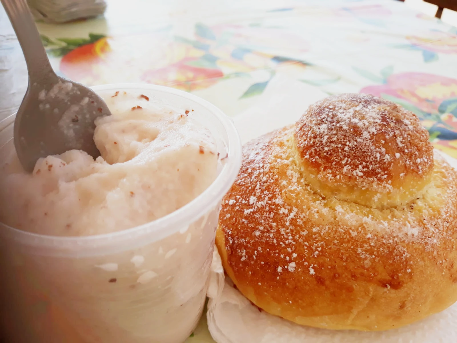 Granita s brioškou.
