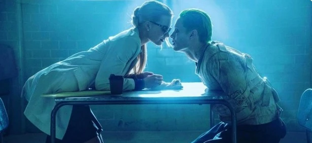 Margot Robbie a Jared Leto vo filme Jednotka samovrahov.